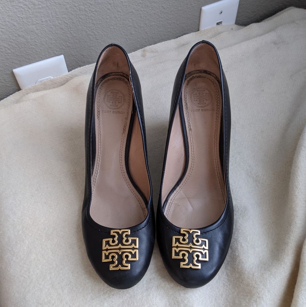 Tory Burch Wedges Black Gold sz 7 1/2